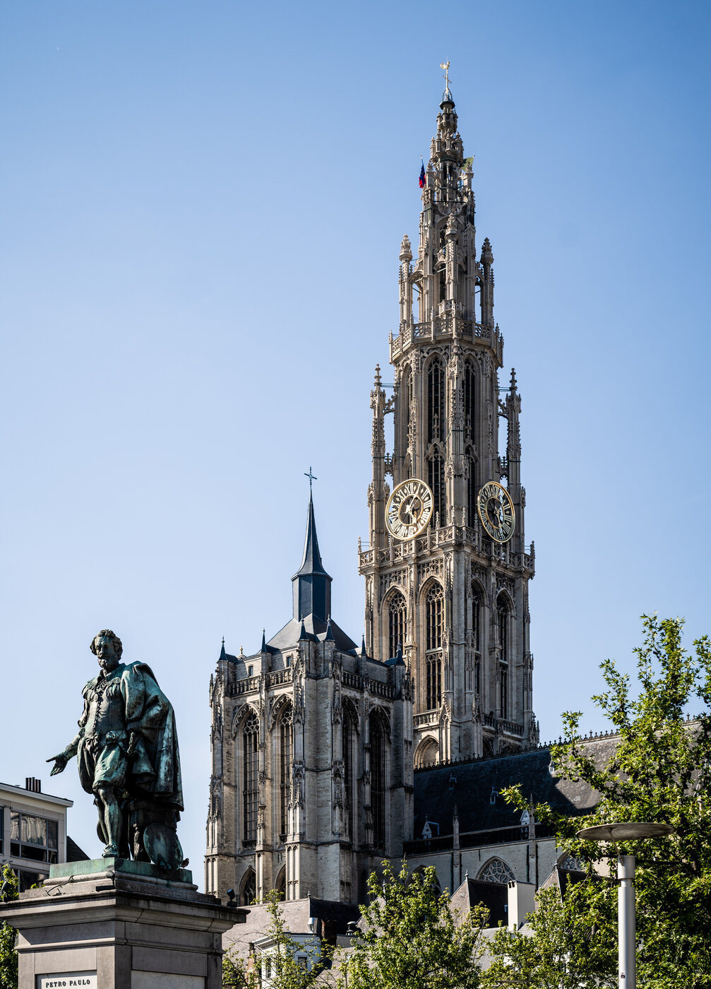 De toren van de Onze-Lieve-Vrouwekathedraal in Antwerpen